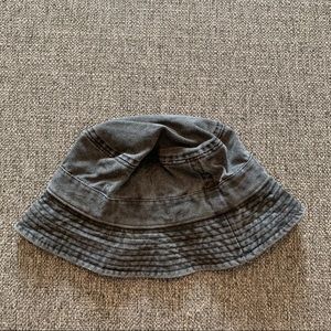 URBAN OUTFITTERS Bucket Hat